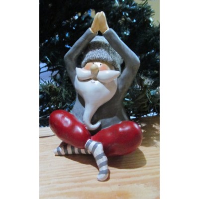 Père Noël yoga assis